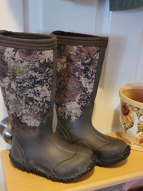 RedHead KIDS Neoprene Boots in Black and Brown